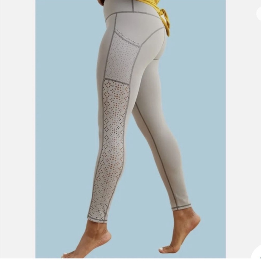 Aerie chill play move cutout leggings - S
